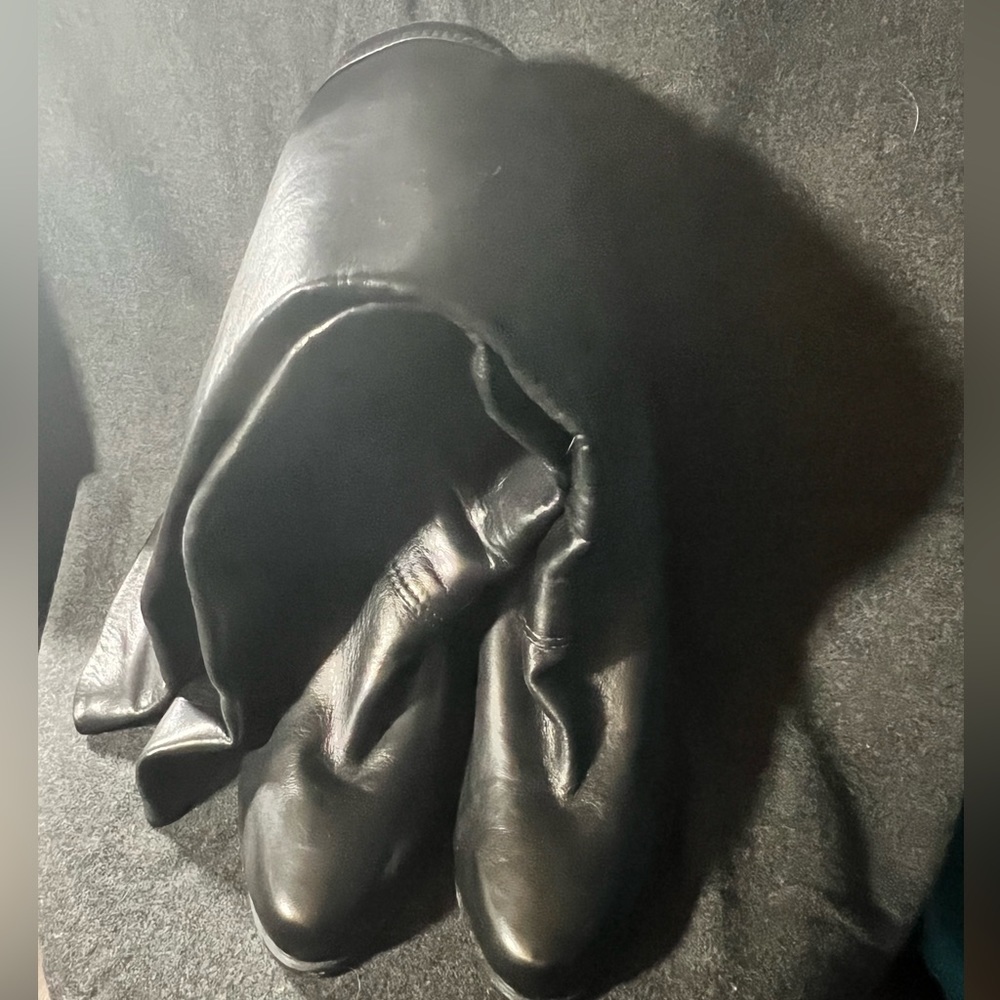 Knee-high black leather high heel boots (Italy)